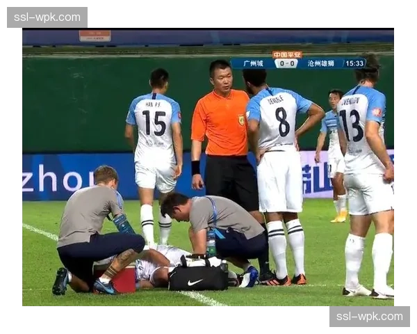 特写:沧州雄狮门将邵璞亮神勇扑出武汉三镇点球 特写:沧州雄狮门将邵璞亮神勇扑出武汉三镇点球
